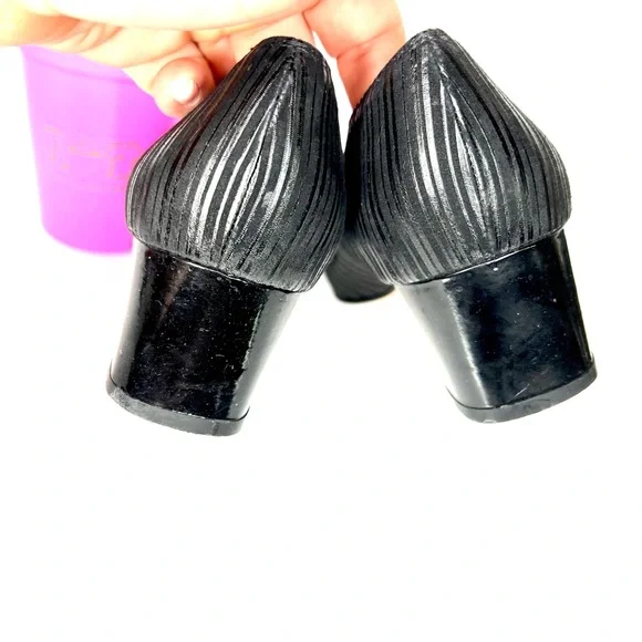 SALVATORE FERRAGAMO Black Cap Toe Chunky Heel Pumps, 8.5 A - Picture 10 of 11